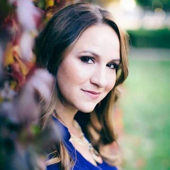 Profile Picture of Tiffany Ahrens (@tiffany_ahrens) on Poshmark