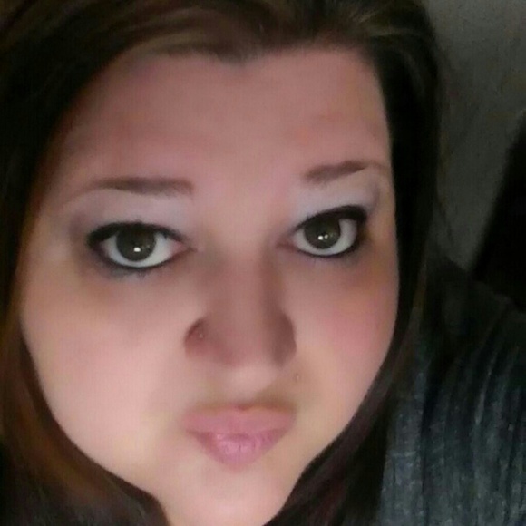 Profile Picture of Vicky Sanger (@vsanger) on Poshmark