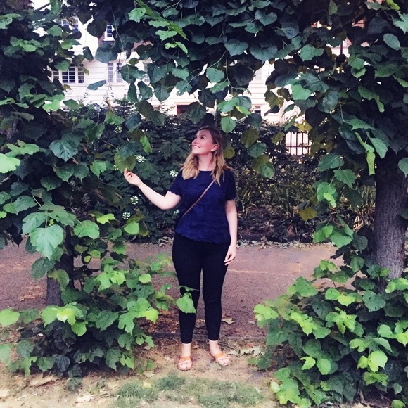 Profile Picture of Carey Howard (@careyeh) on Poshmark