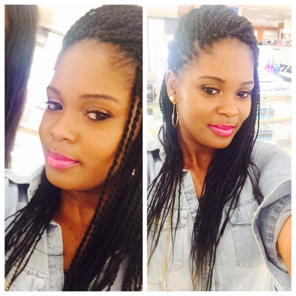 Profile Picture of Dominique Burrell (@niqueniq22) on Poshmark