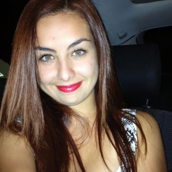 Profile Picture of Ivania Rodas (@xoivaniaxo) on Poshmark