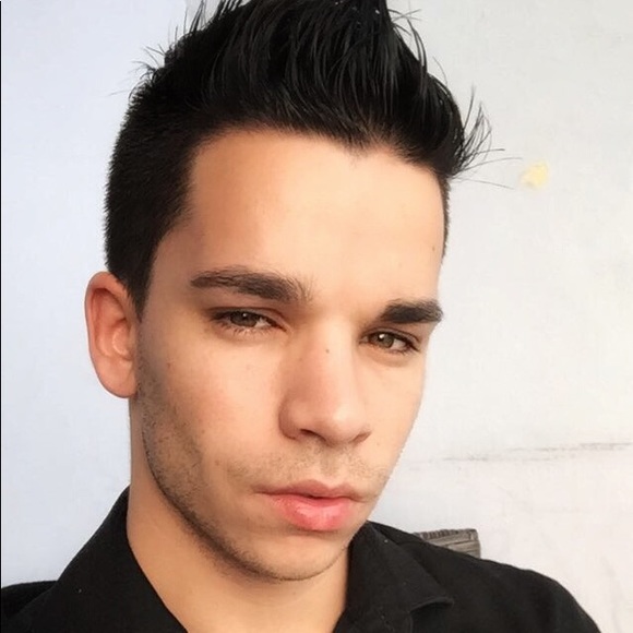 Profile Picture of Julian Jorge (@julianjorge639) on Poshmark