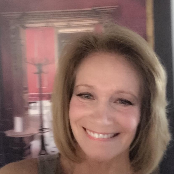 Profile Picture of Jeffie Casey (@jeffie_c) on Poshmark
