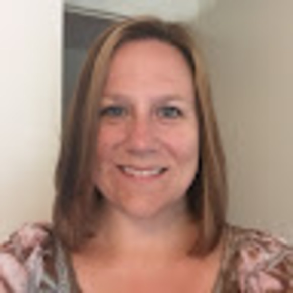 Profile Picture of Jennifer Bash (@jbash08) on Poshmark