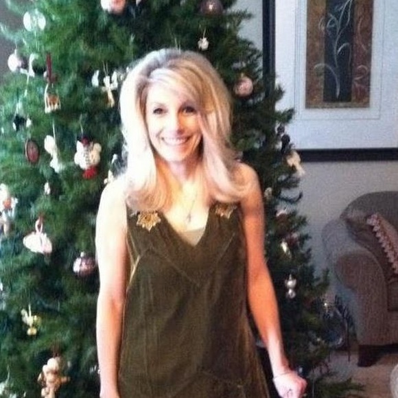 Profile Picture of Jacqueline Bonestroo (@jackiesb10) on Poshmark