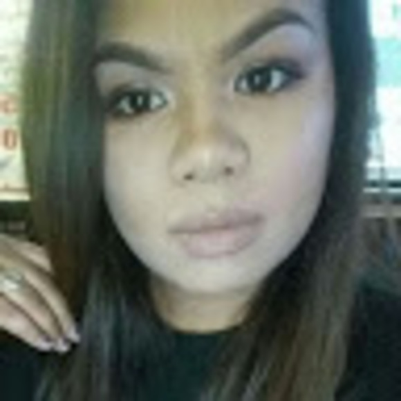 Profile Picture of Christina Yong (@christinayong) on Poshmark