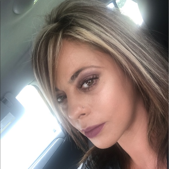 Profile Picture of Michelle Pirritano (@nikkiluslee15) on Poshmark