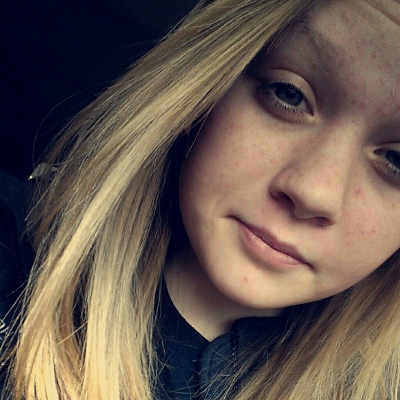 Profile Picture of Michaela King (@michaela2318) on Poshmark