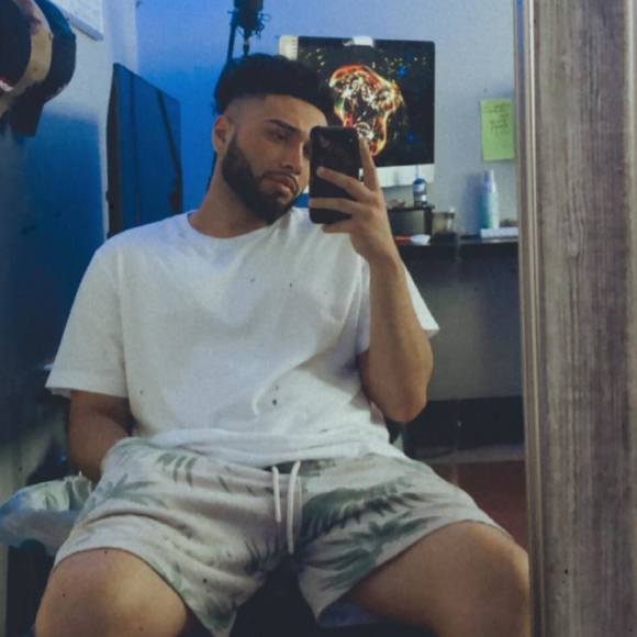 Profile Picture of Kevin Chacón (@kevinchacon) on Poshmark