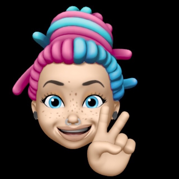 Profile Picture of Katie Goecks (@kosmickatie) on Poshmark