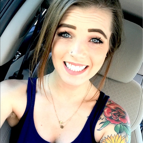 Profile Picture of Jess Wampler (@jesswampler) on Poshmark