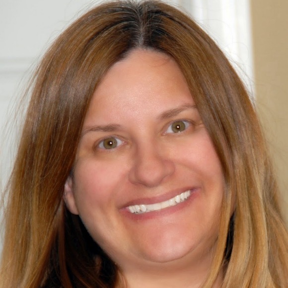 Profile Picture of Lisa Schwartz (@lightupbrooke) on Poshmark