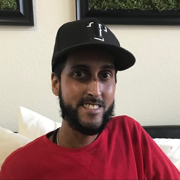 Profile Picture of Mikesh Mesuria (@mikeshm) on Poshmark