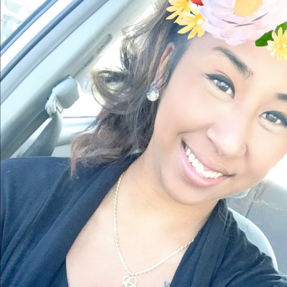 Profile Picture of Emily Ragasa (@mikoson) on Poshmark