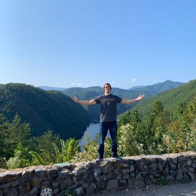 Profile Picture of Josh Lowrey (@RunAroundNekid) on Twitter