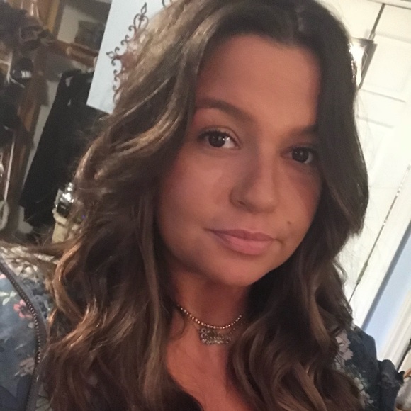 Profile Picture of Jillian Dangelo (@jilliandangelo) on Poshmark
