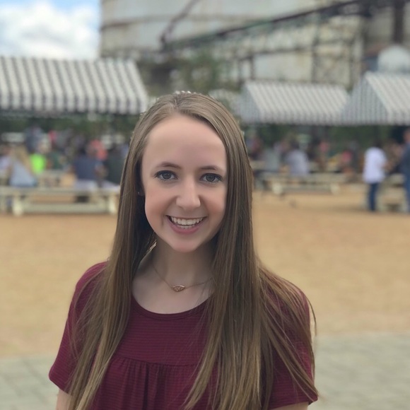 Profile Picture of Katie Westlund (@katiewestlund) on Poshmark