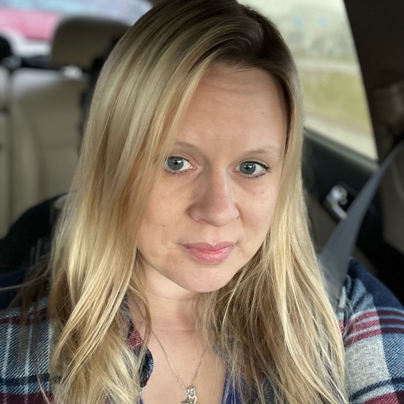 Profile Picture of Jaimee Piker (@jaimeelyn14) on Poshmark