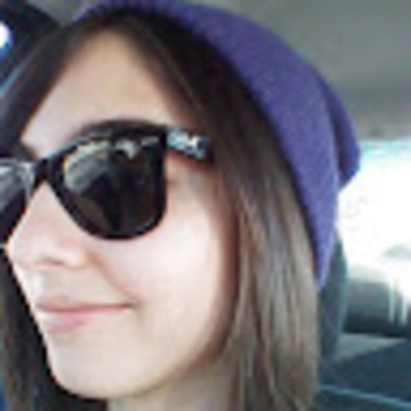 Paola Martelo - Poshmark Profile Picture of Paola Martelo (@paola_m13) on Poshmark