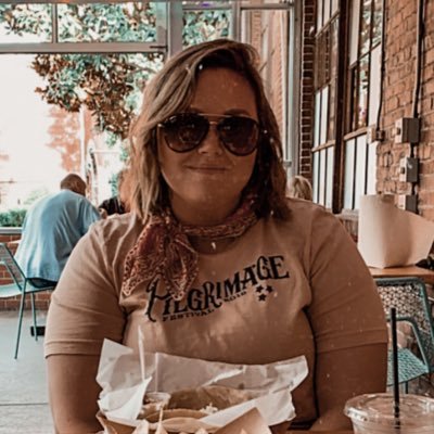 Profile Picture of Lauren Colwell (@ColwellYa) on Twitter
