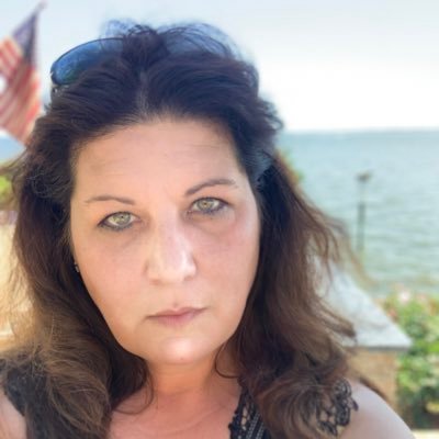 Profile Picture of Shari Lynn Hanson (@sharilynnhanson) on Twitter