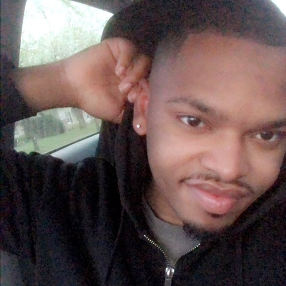 Profile Picture of Ian Marlowe (@ian1997) on Poshmark