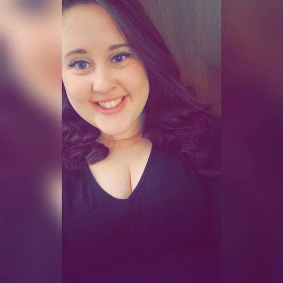 Profile Picture of Hailey Mckenna (@yeliahmarie) on Poshmark