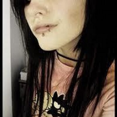 Profile Picture of Flora Kinch (@FloraKinch) on Twitter