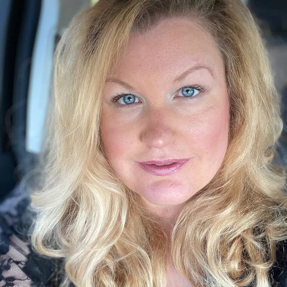 Profile Picture of Dawn Fahnestock (@dfahnestock777) on Poshmark