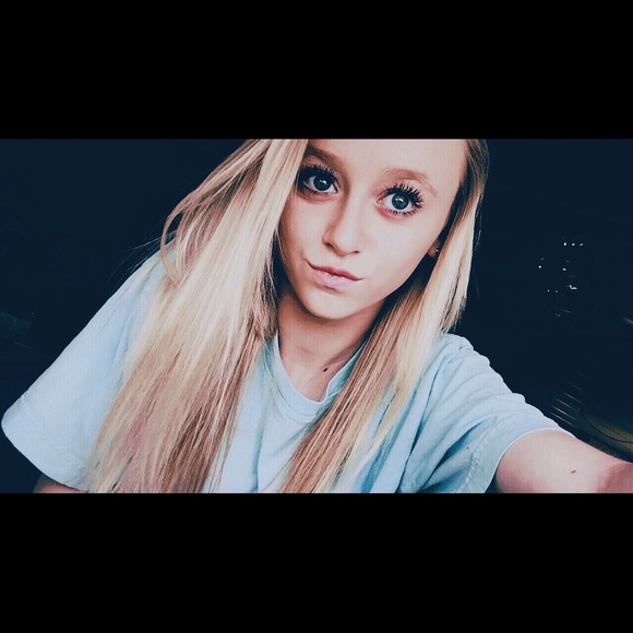 Profile Picture of Savannah Strickland (@savvstrickland) on Poshmark