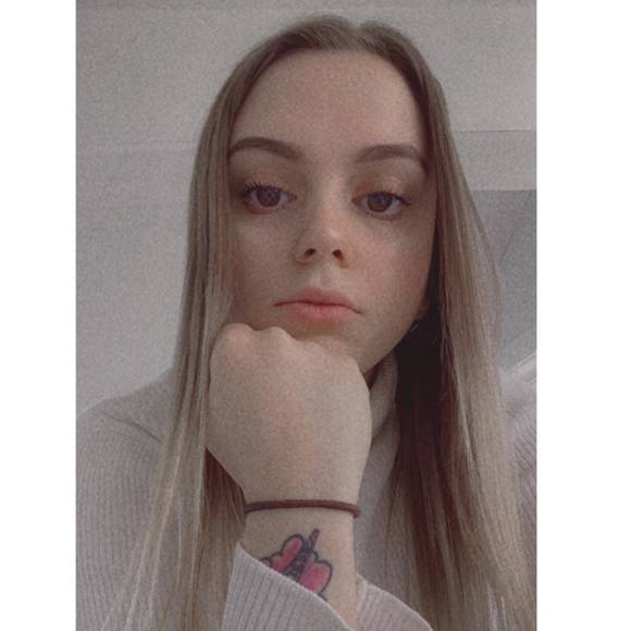 Profile Picture of Alaina Salamone (@alainasalamone) on Poshmark