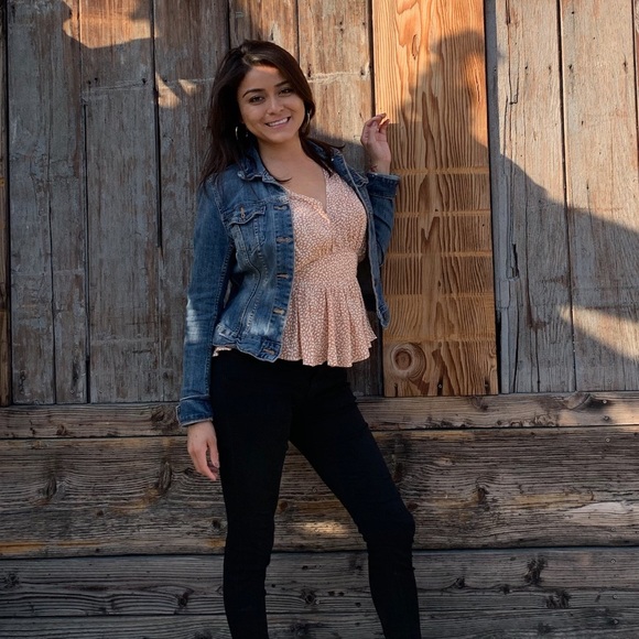 Profile Picture of Suzie Boytis (@suzieboytis) on Poshmark