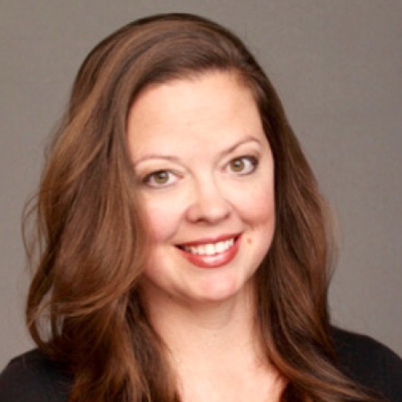 Profile Picture of Lisa Andrews (@lisatandrews) on Poshmark