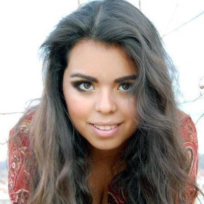 Profile Picture of Vivian Alvarado (@vivian_alna) on Twitter