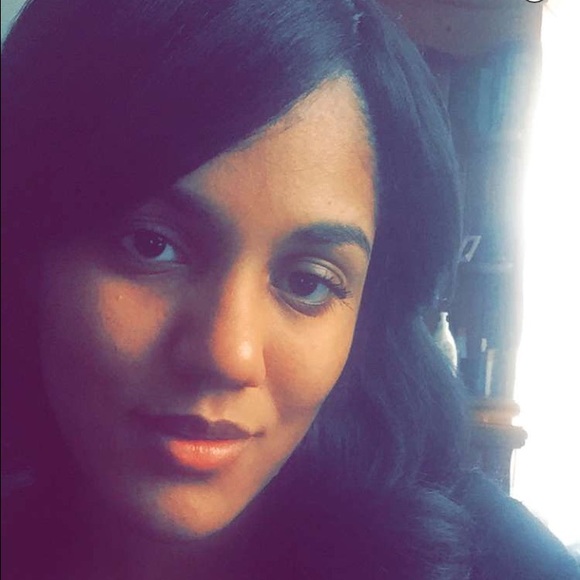 Profile Picture of Pamella Zarnoff (@senne93) on Poshmark