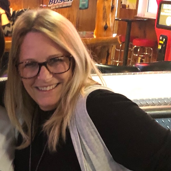 Profile Picture of Denise Patocka (@denisepatocka) on Poshmark