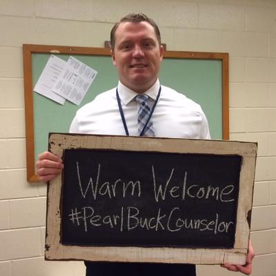 Profile Picture of Robert W. Crozier (@Guywithasign1) on Twitter
