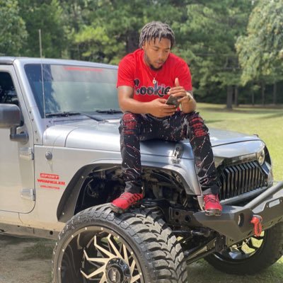 Profile Picture of Donnell Thompson (@m0n3ymanmoo) on Twitter