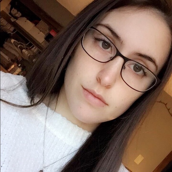 Profile Picture of Anna Meninno (@ameninno6) on Poshmark