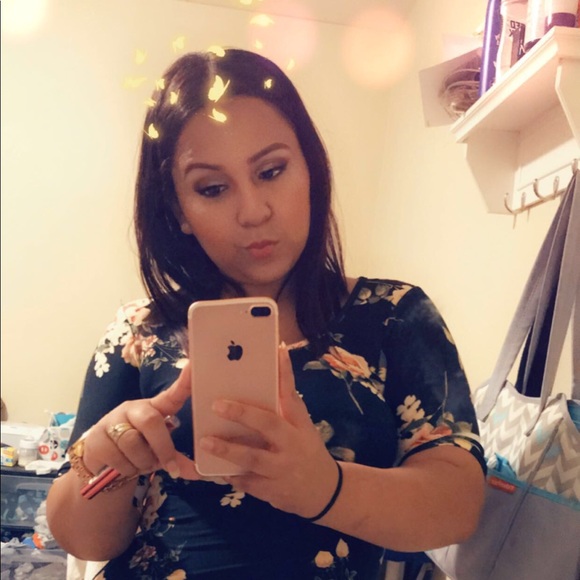 Profile Picture of Katerin Serpas (@katerinserpas) on Poshmark
