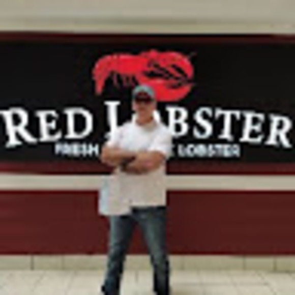 Profile Picture of Luis Leopardi (@leopardiweky) on Poshmark