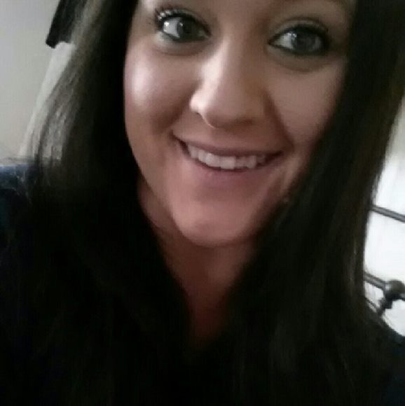 Heather Parlier - Poshmark Profile Picture of Heather Parlier (@heatherp9218) on Poshmark