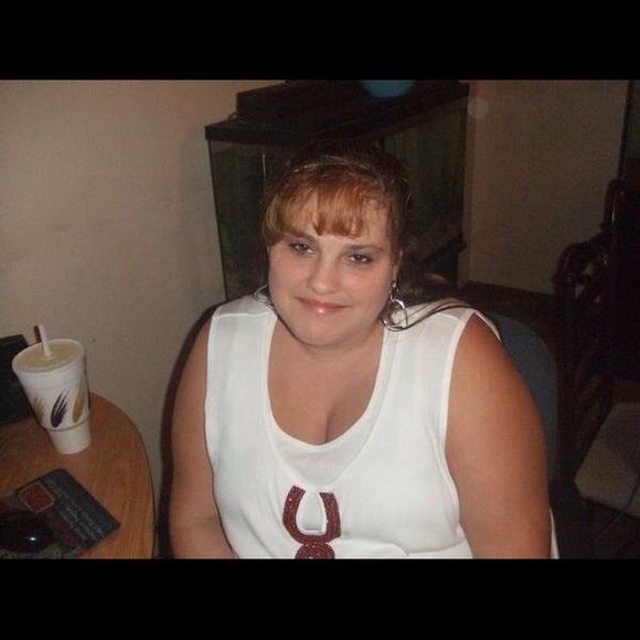 Profile Picture of June Lenderman (@junebug72443) on Poshmark