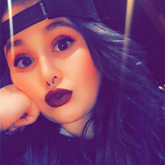 Profile Picture of Britany Colden (@britanycolden) on Poshmark