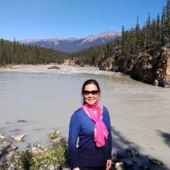 Profile Picture of Min Feng (@minfeng) on Poshmark