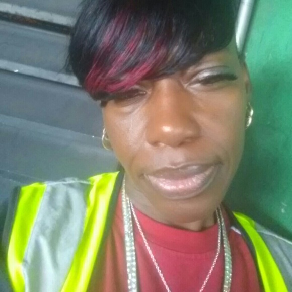 Profile Picture of Deloise Isom (@deloresisom) on Poshmark