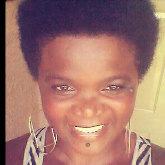 Profile Picture of Aline Mballa (@aline2015) on Poshmark
