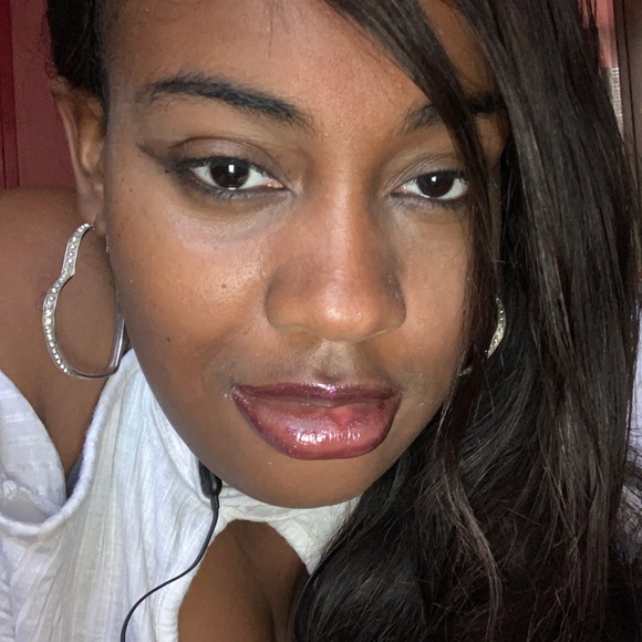 Profile Picture of Candice James (@candygirl4480) on Poshmark