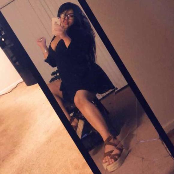 Profile Picture of Alexandra Gonzalez (@xoxoshortee) on Poshmark