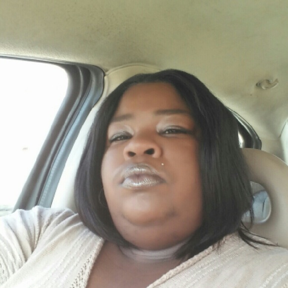 Profile Picture of Ladina Matthews (@msdina81) on Poshmark